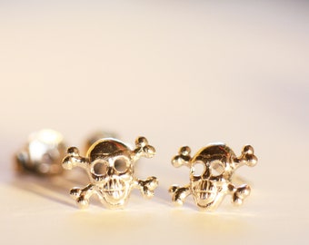 Pendientes de calavera hechos a mano: plata de ley u oro rosa, joyería gótica de Halloween