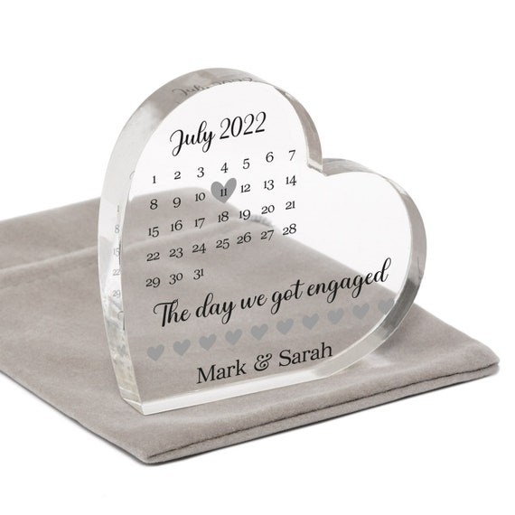 Engagement Gift Ideas 2022 - 15 Gifts To Celebrate The Engaged Couple In  Your Life