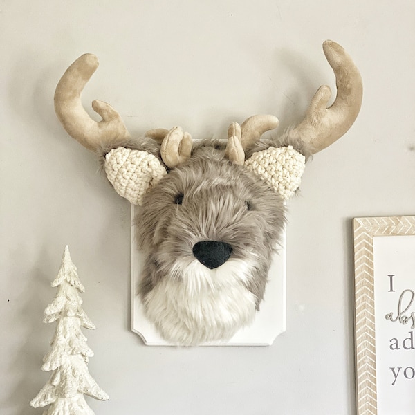 Décoration murale en peluche avec un cerf gris - Fausse taxidermie pour chambre d'enfant des bois par ClaraLoo Creations