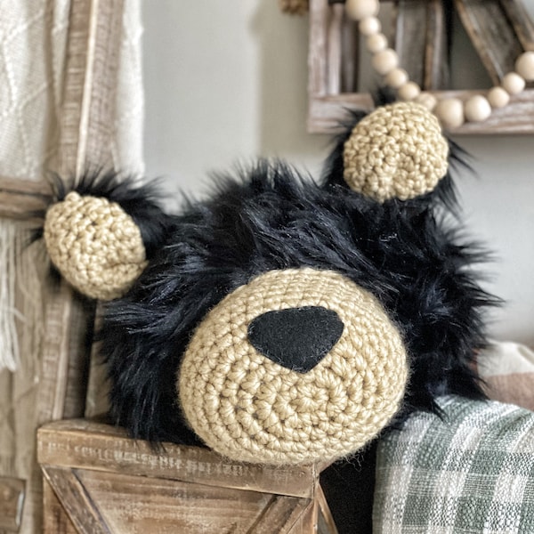 Almohada con cabeza de animal de piel sintética: decoración de cabaña de oso negro