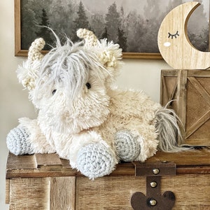 White Highland Cow Plush. Stuffed animal nursery decor. Soft highland cow baby gift. Christmas highland cow stuffie. Crochet cow gift.