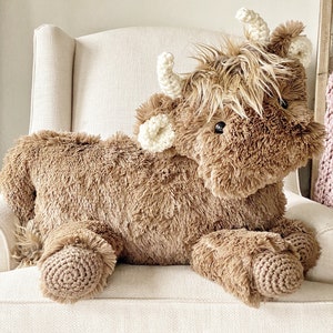 Highland Cow Plush. Cow lover crochet gift. Stuffed animal nursery decor. Soft highland cow baby gift. Christmas highland cow stuffie
