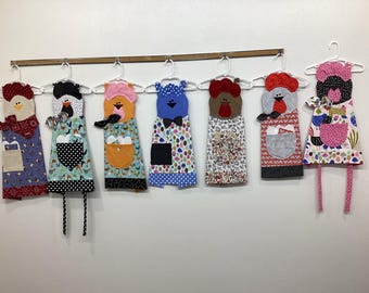 Chicken child's apron, crazy chicken, chicks, animal face, eggs, black, red, yellow, blue, stripes, dots, pocket, cooking painting, bookmark