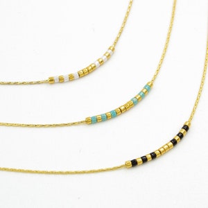 Collier en or avec perles délicates, collier de perles délicat, collier minimaliste, collier chaîne, collier court, collier turquoise.