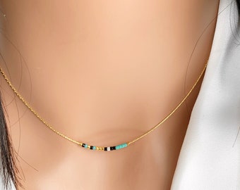 Minimalistische Halskette, bunte Perlenkette, kurze Goldkette, Boho-Halskette, zarte Goldkette, dünne Halskette mit winzigen Perlen.