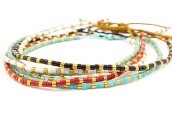 Pulsera de cuentas delicadas, pulsera de cuerda ajustable, pulsera de amistad con cuentas pequeñas, pulsera boho, pulsera de cuentas de semillas, pulsera de todos los días.