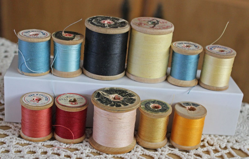 11 Wood Spool Threads 10 Spools Star Cotton Thread 1 Belding Corticelli Poly Bond Thread 11 Different Colors Excellent Vintage