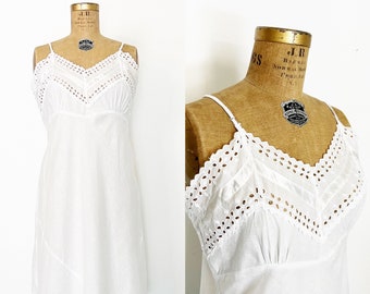 1940s / 40s Vintage White Cotton Eyelet Slip  / Large