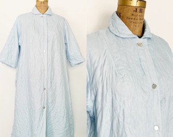 1960s / 60s Vintage Pastel Blue Quilted Nylon Robe by Loungees / Large / Extra Large