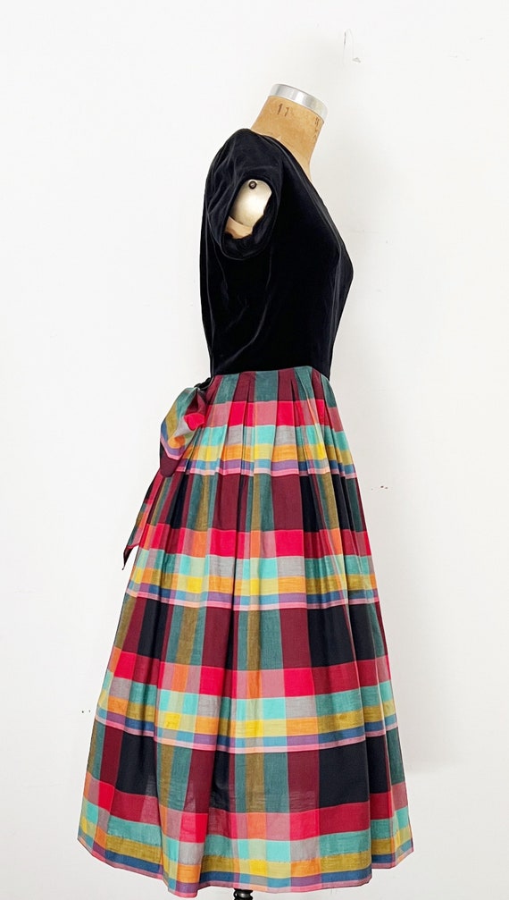 1940s / 40s Vintage Velveteen and Plaid Fit and F… - image 4