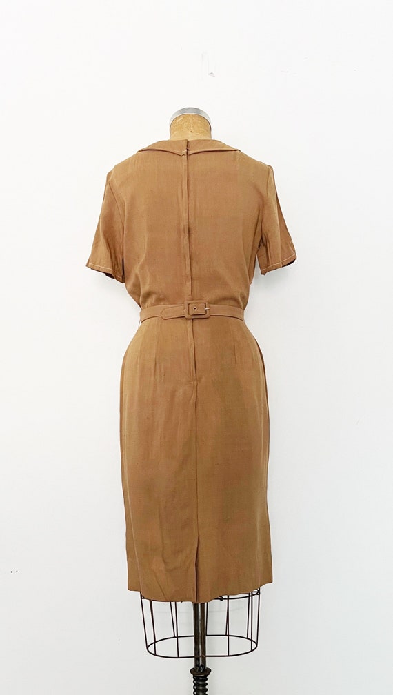 1950s / 50s Vintage Tan Belted Sheath Dress / Med… - image 6