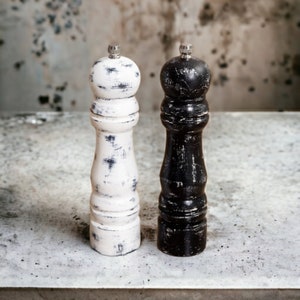 black and white kitchen decor, salt and pepper grinders, cooking gift