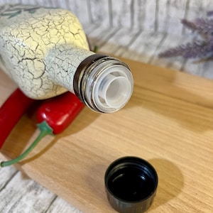 Aceitera o vinagrera, botella para aceite de cocina, regalo para la cocina, dispensador de aceite, regalo para amantes de la gastronomía, almacenamiento y organización de la cocina, 500 ml - 16 oz imagen 3
