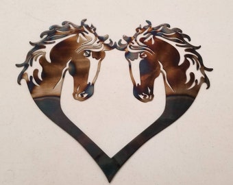 Elegant Horse Heart Metal Sign: Vintage-Inspired Home Decor for Barn Décor