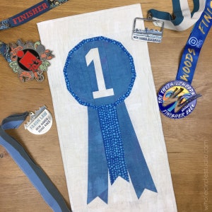 Award Quilt. Best in Show quilt block pattern. PDF pattern. Foundation Paper Piecing. Perfect Gift to Make. Custom mini quilt.