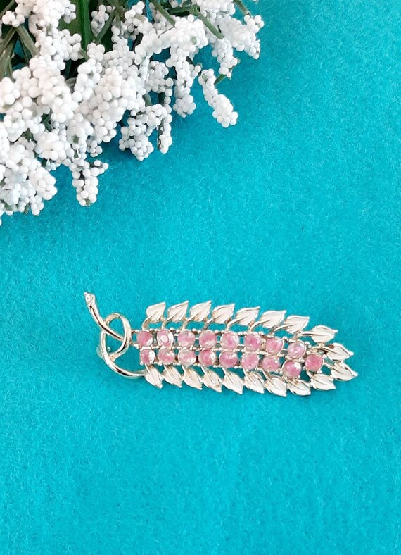 1950s pink and white leaf brooch