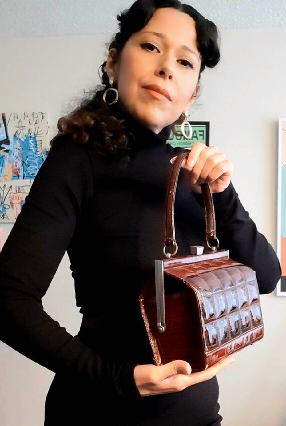 1950s brick red vinyl purse with horizontal strip… - image 2
