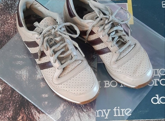 Vintage Edition Adidas Sneakers.size 1/2 -