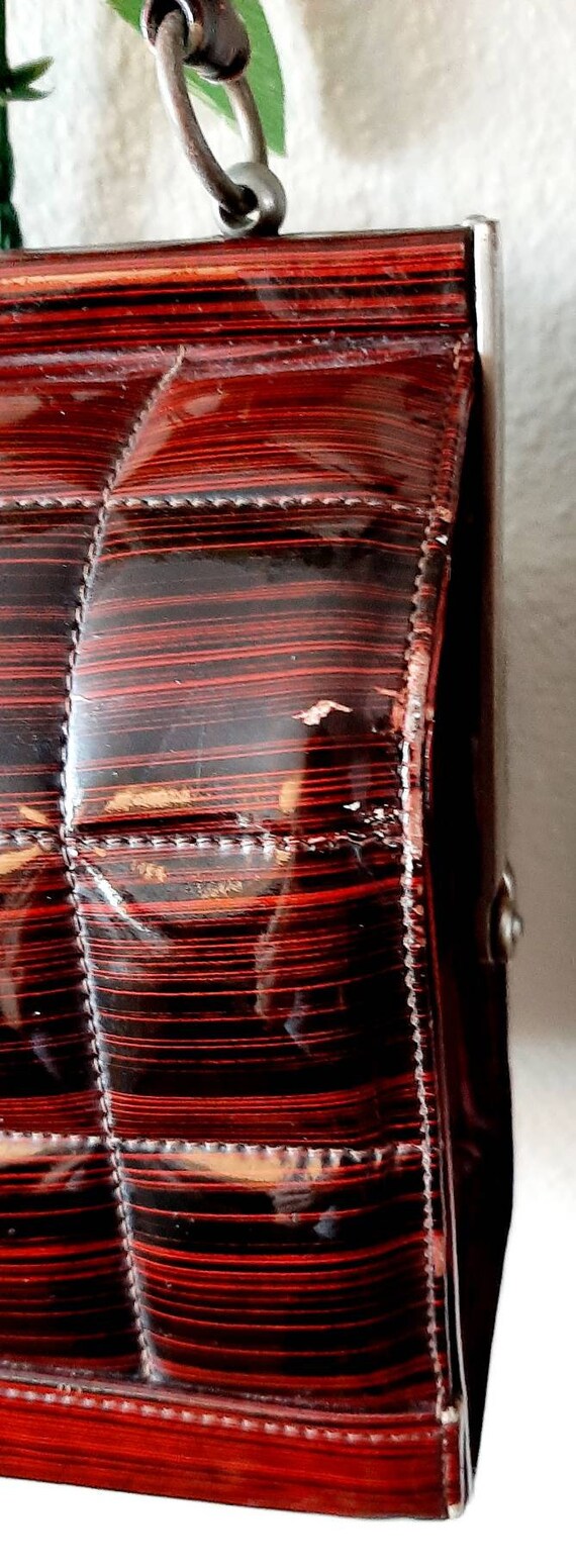 1950s brick red vinyl purse with horizontal strip… - image 6