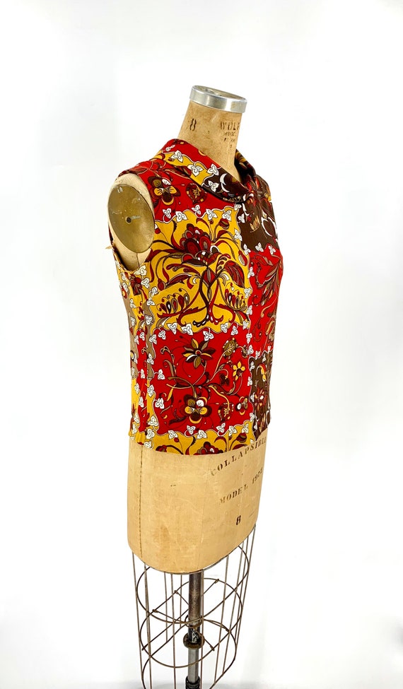 1970s vintage sleeveless red and yellow floral blouse… Gem