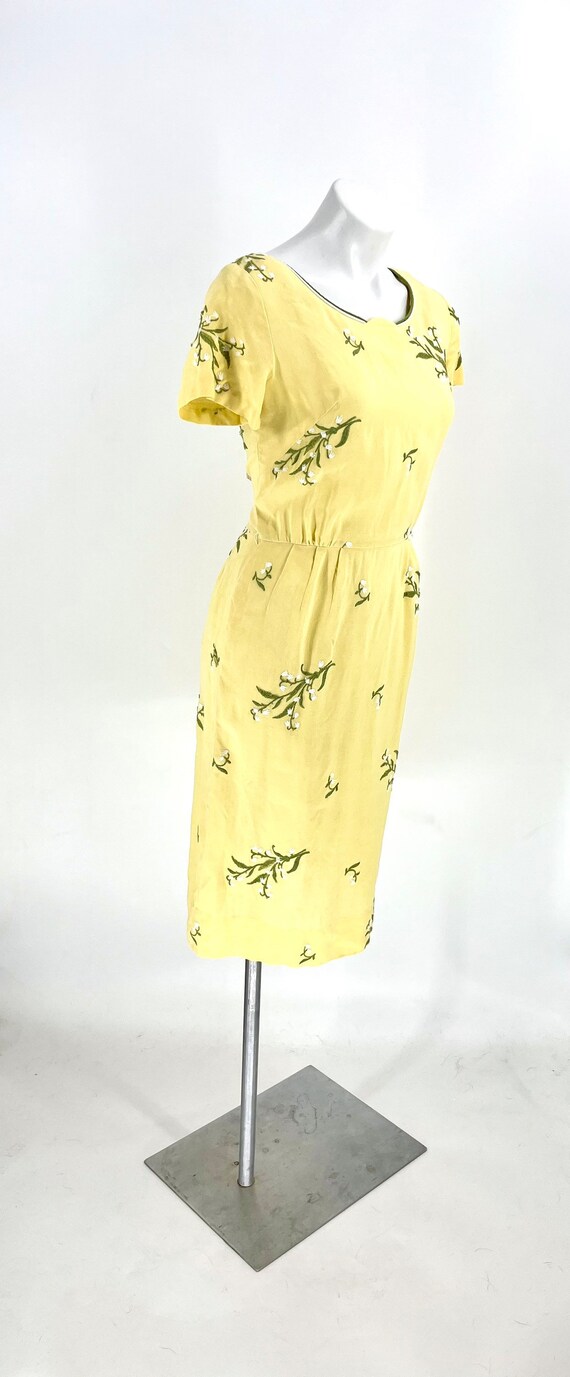 1950s 1960s vintage yellow embroidered floral wig… - image 3