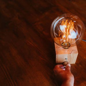 Stuff Lamp|Fabrique de Lumière|Desk Lamp|Edison Oversized Bulb|Edison Lamp|Dimmable|Handmade|Wooden Lamp|Light|Gift|Design