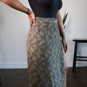 Vintage Side Slit Skirt Paisley Print Skirt Black Gold Vintage Skirt Size 10 Large image 7