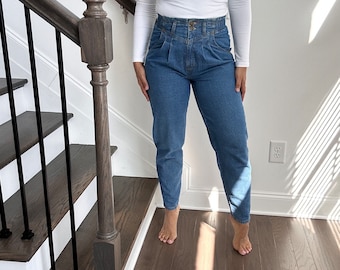 80s High Waist Mom Jeans with Pleated Front and Back Details | Size 6 Medium