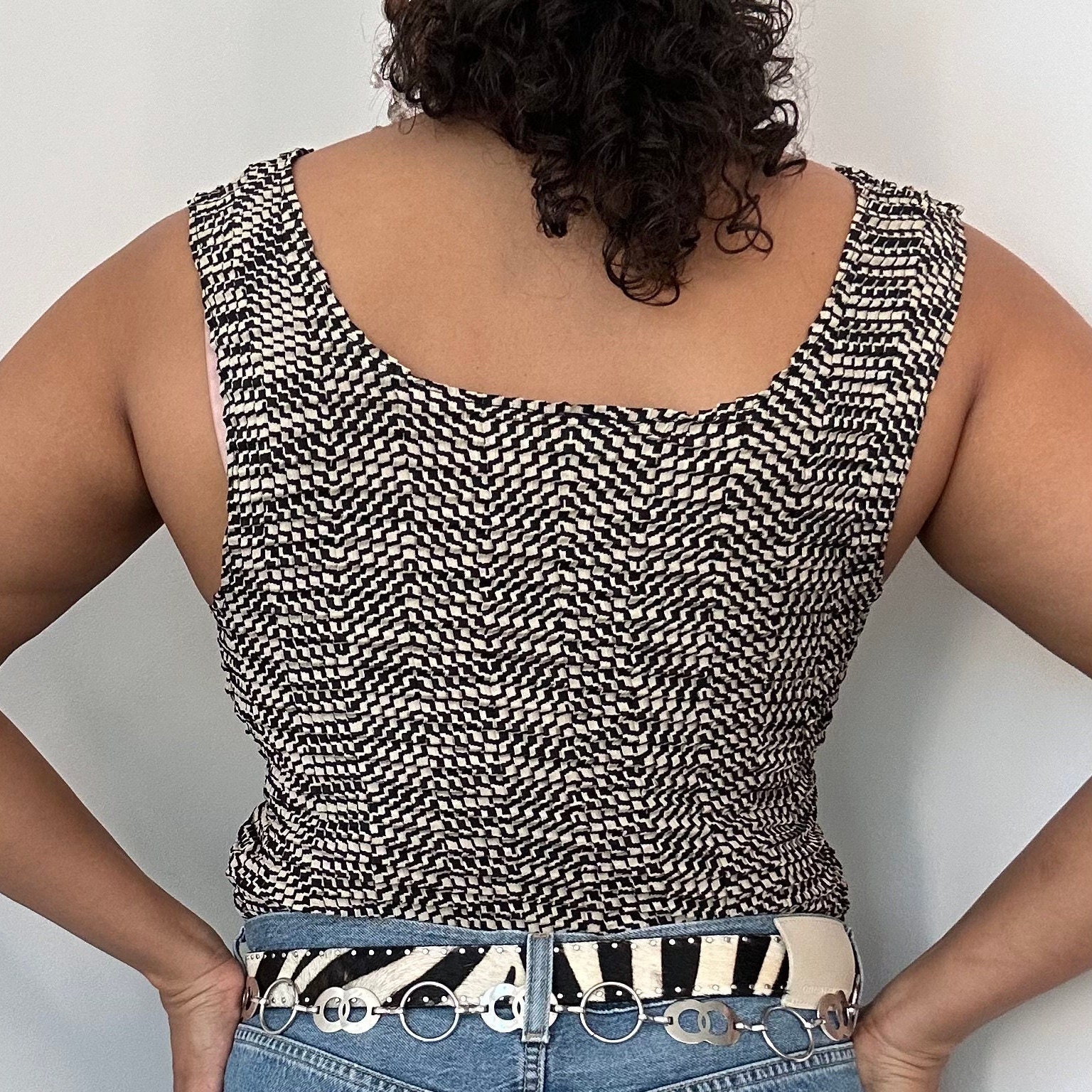 Y2K Black and White Tank | Vintage Pleated Stretch Tank Top | Size 