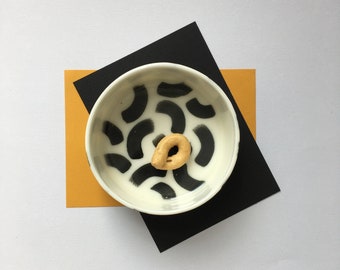 Illustrated Parian Porcelain Dish - Deep Dish - Stroke / Brushstroke