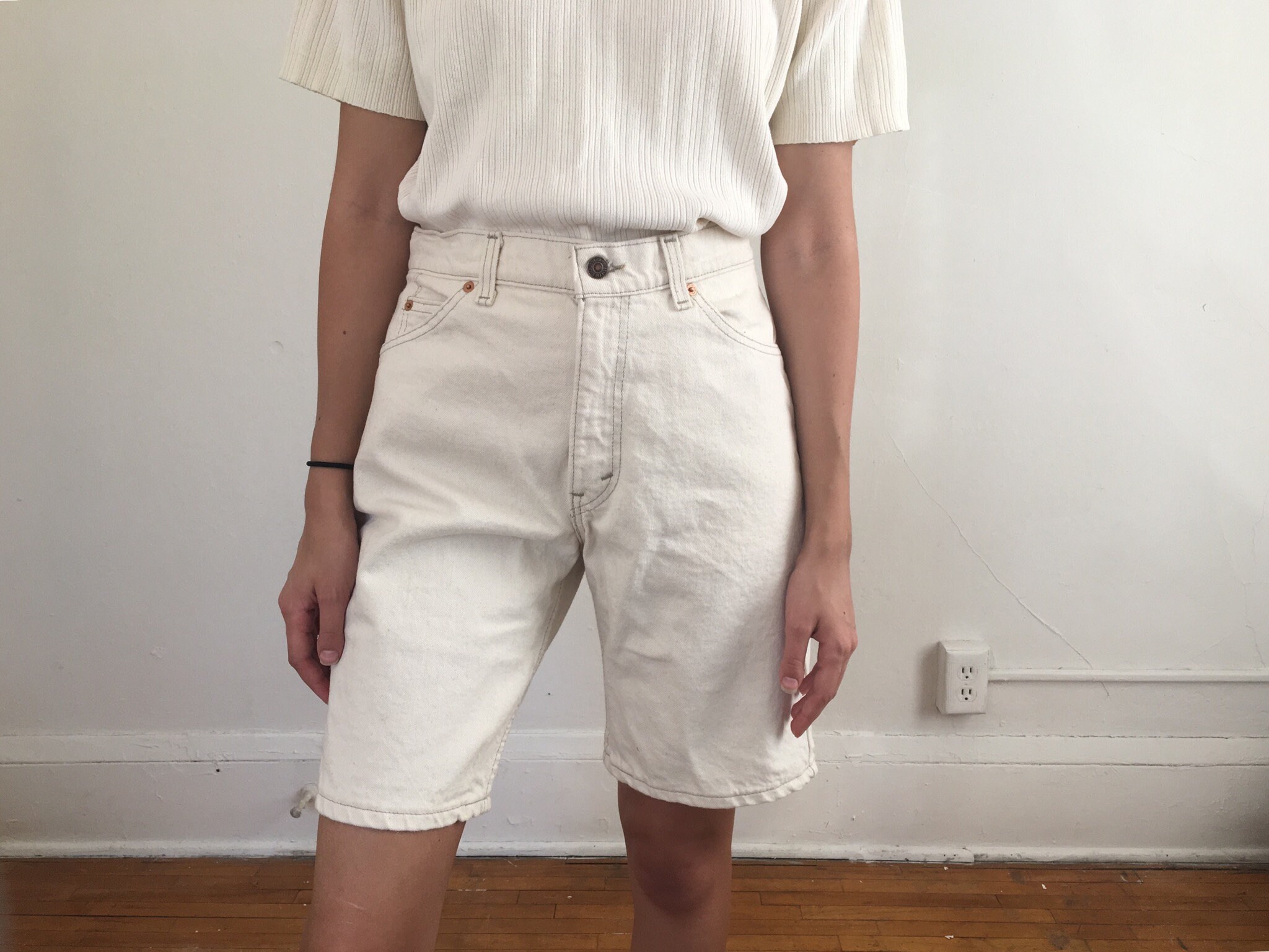 white levi shorts