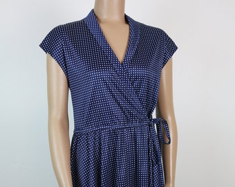navy polka dot dress outfit