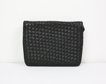 80s BLACK WOVEN CROSSBODY vintage purse leather woven leather envelope style removable strap