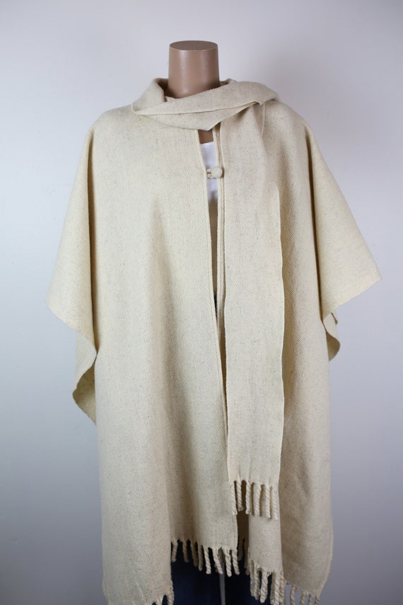 Vintage 60s 70s WOOL SHAWL WRAP Cape with sewn on… - image 2