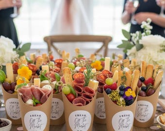 Vers van de markt Gepersonaliseerde kopjes voor vrijgezellenfeesten en bruiloftssnacks