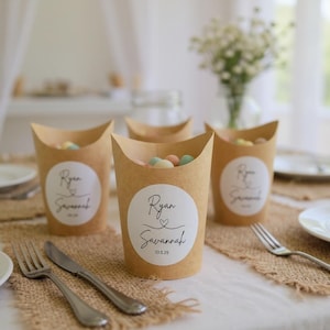 Elegant Personalized Charcuterie Cups with White Round Labels for Weddings, Couple&#39;s Names Cups with Custom Labels for Reception Appetizers