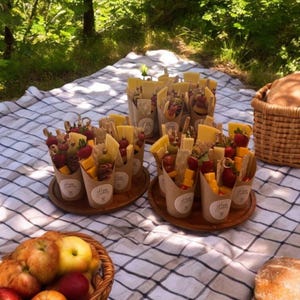 Benutzerdefiniertes Logo Charcuterie Cups: Snack-Cups für Firmenevents, personalisierte Geschäftsparty