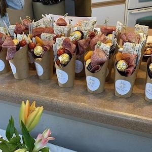 Bicchieri per salumi con logo personalizzato ed etichette personalizzate per aziende, bicchieri per snack aziendali personalizzati con etichette personalizzate per eventi