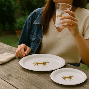 Rodeo Horse Party Plate and Cup Set: Gold Running Horse Image
