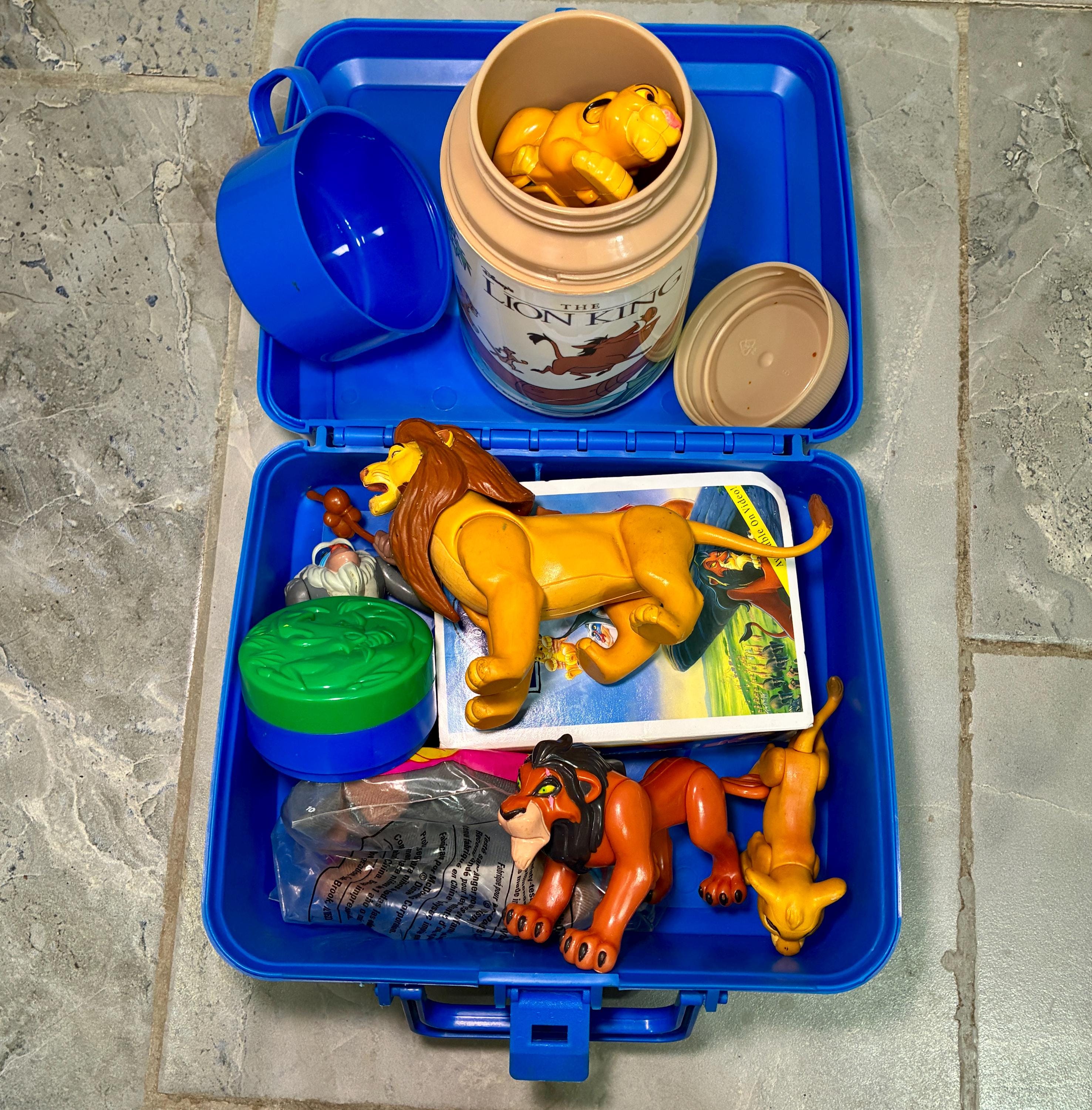 NOW 75% OFF! Vintage the Lion King Lunchbox & Thermos Filled With  display picture 1
