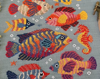 Patrón de punto de cruz de peces tropicales – Gráfico PDF de peces marinos de colores – Diseño de bordado moderno de vida marina