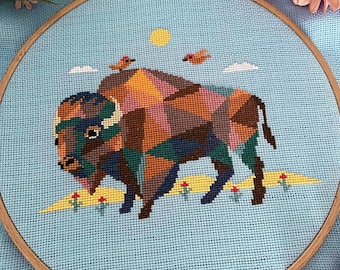 Korsstygnsmönster med bison i PDF-format – Modernt broderidiagram med buffel, korsstygn med vilda djur, rustik stugdekor, direktnedladdning