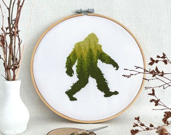 Patrón de punto de cruz de Pie Grande (PDF) / Diseño de bordado a mano con silueta de Sasquatch en el bosque / Gráfico de punto de cruz contado