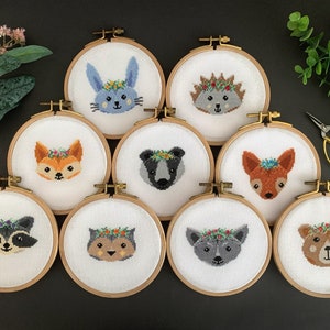 9 Woodland Baby Animals Cross Stitch Patterns Bundle, Modern Counted Xstitch Charts, Piccoli disegni di ricamo a mano, Carino floreale piccolo