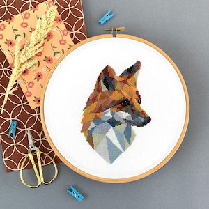 幾何学的なキツネのクロスステッチパターン PDF - モダンな動物の手刺繍デザイン、読みやすいパターンキーパー対応のカウントされたクロスステッチチャート