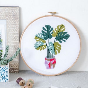 Monstera växt korsstygnsmönster PDF | Modern botanisk broderidesign
