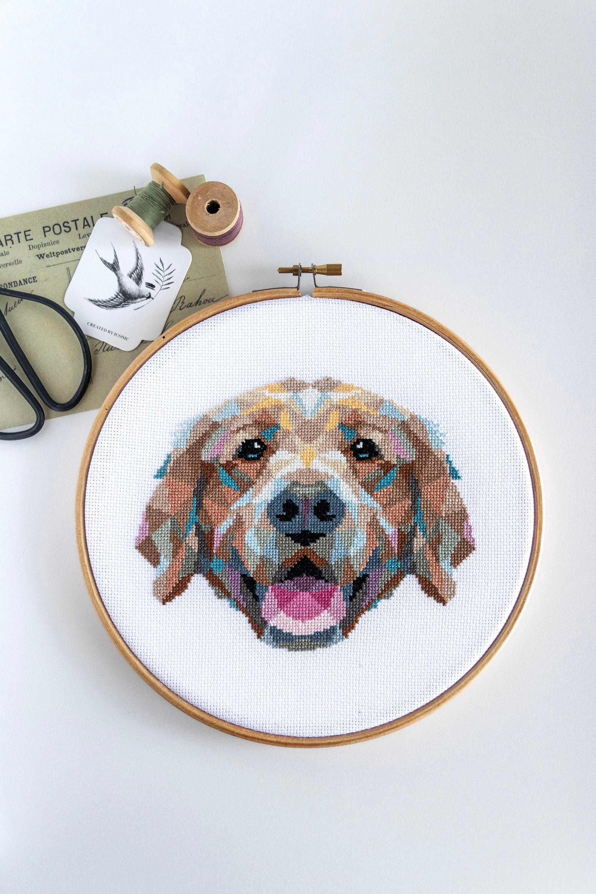 犬の刺繍画 ゴールデンレトリバー 額入り - メルカリ