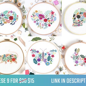K&ouml;nnte beinhalten: Neun Stickmuster in Stickrahmen mit floralen Designs und verschiedenen Tieren und Objekten, darunter ein Igel, ein Herz, ein Sch&auml;del, ein Schmetterling und ein Kaninchen. Der Text "THESE 9 FOR $30 $15" und "LINK IN DESCRIPTION" ist unten im Bild sichtbar.