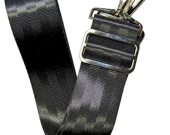 Alça para bolsa a tiracolo, comprimento ajustável até 137 cm (54"), preta, ferragens prateadas polidas