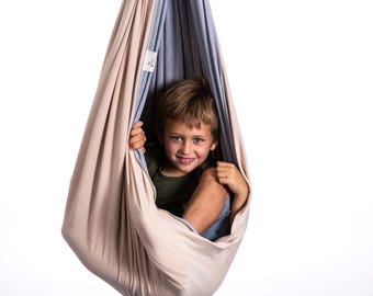 Silla columpio para niños y bebés: hamaca sensorial colgante para interiores y exteriores, ideal para jugar, moverse y relajarse.